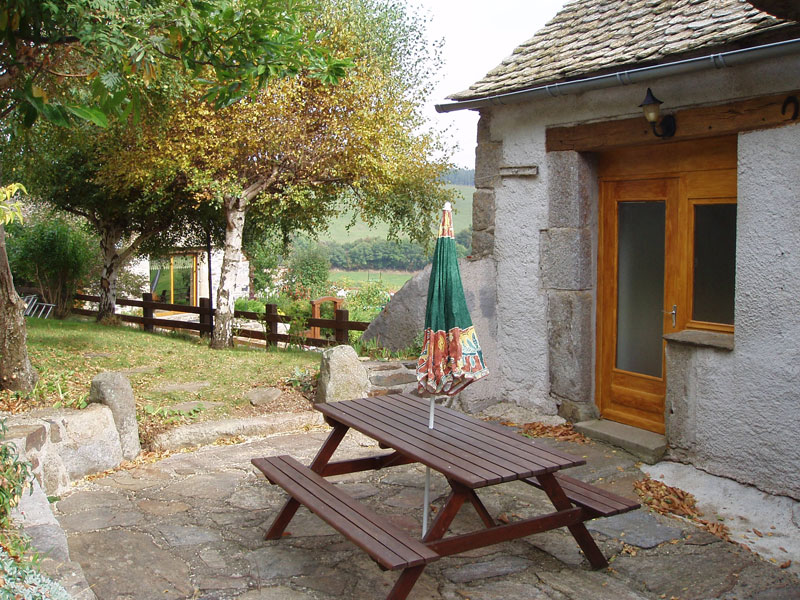 Table extérieure du Gîte La Grange